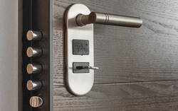 ADLO - BEZPEČNOSTNÉ DVERE